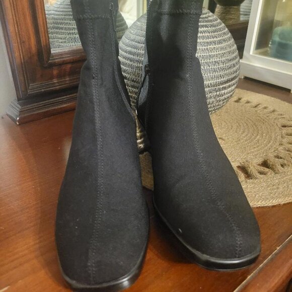 NWOB Women's Aerosoles Black Wedge Booties Size 9.5 MSRP $100 - Picture 2 of 7